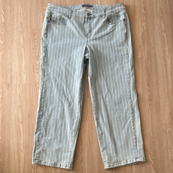 Torrid light wash pin striped wide leg plus size jeans nwot - Picture 4 of 4
